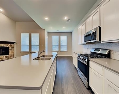 1552 Seminole Drive - Photo Thumbnail 11