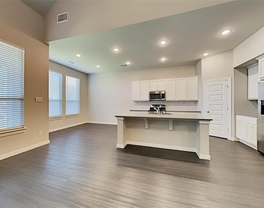 1552 Seminole Drive - Photo Thumbnail 9