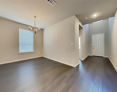 1552 Seminole Drive - Photo Thumbnail 5