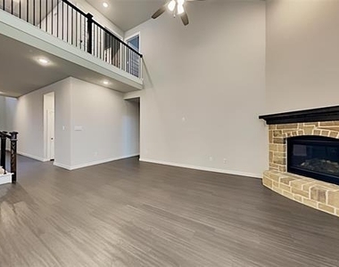 1552 Seminole Drive - Photo Thumbnail 7