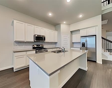 1552 Seminole Drive - Photo Thumbnail 10