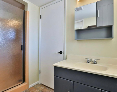 2421 W Anderson Avenue - Photo Thumbnail 10