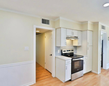 2421 W Anderson Avenue - Photo Thumbnail 4