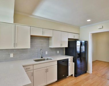 2421 W Anderson Avenue - Photo Thumbnail 5