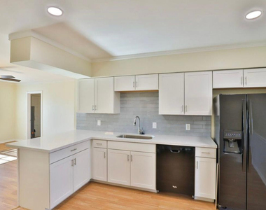 2421 W Anderson Avenue - Photo Thumbnail 3
