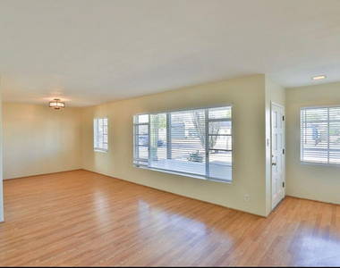2421 W Anderson Avenue - Photo Thumbnail 1