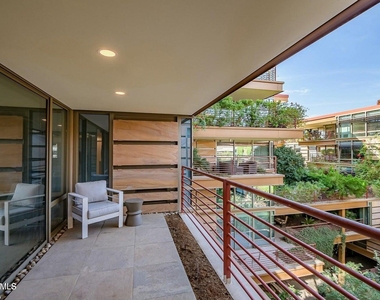 7121 E Rancho Vista Drive - Photo Thumbnail 9