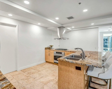 7121 E Rancho Vista Drive - Photo Thumbnail 14