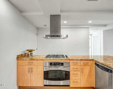 7121 E Rancho Vista Drive - Photo Thumbnail 13