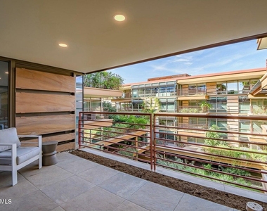 7121 E Rancho Vista Drive - Photo Thumbnail 8