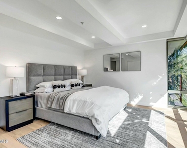 7121 E Rancho Vista Drive - Photo Thumbnail 15