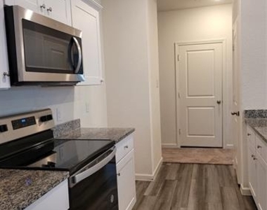816 Juniper Street - Photo Thumbnail 5