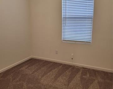 816 Juniper Street - Photo Thumbnail 2
