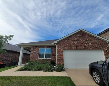 816 Juniper Street - Photo Thumbnail 3