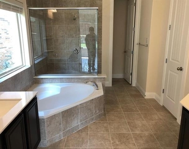 2436 Valley Lane - Photo Thumbnail 6
