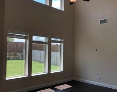 2436 Valley Lane - Photo Thumbnail 10
