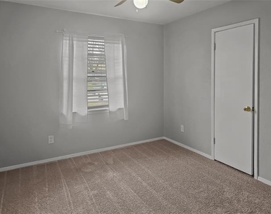 701 Idlewilde Drive - Photo Thumbnail 5
