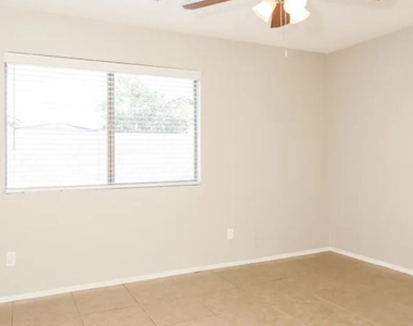 8610 W Eva Street - Photo Thumbnail 7