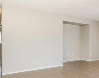 8610 W Eva Street - Photo Thumbnail 2