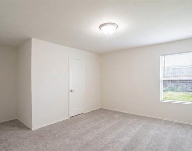 767 Myrtle Lane - Photo Thumbnail 19
