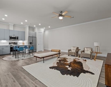 4770 N Luxe Lane - Photo Thumbnail 7