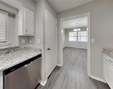 2845 London Lane - Photo Thumbnail 4