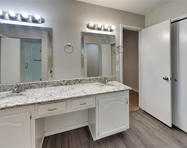 2845 London Lane - Photo Thumbnail 11