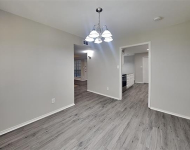 2845 London Lane - Photo Thumbnail 6