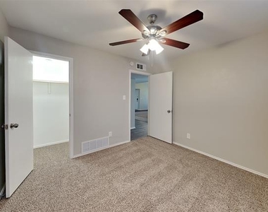 2845 London Lane - Photo Thumbnail 13