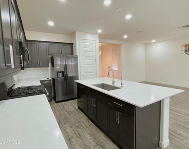 17155 N 9th Place - Photo Thumbnail 10