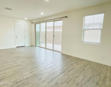 17155 N 9th Place - Photo Thumbnail 5