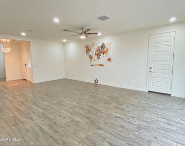 17155 N 9th Place - Photo Thumbnail 6