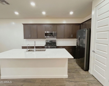 17155 N 9th Place - Photo Thumbnail 7