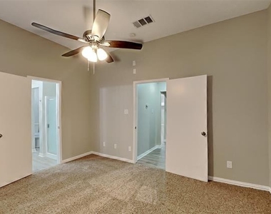 524 Buckstone Drive - Photo Thumbnail 5