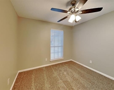 524 Buckstone Drive - Photo Thumbnail 10