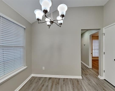 524 Buckstone Drive - Photo Thumbnail 4