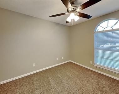 524 Buckstone Drive - Photo Thumbnail 12