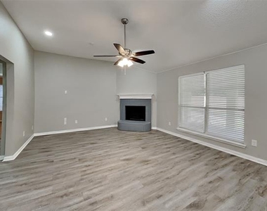 524 Buckstone Drive - Photo Thumbnail 2