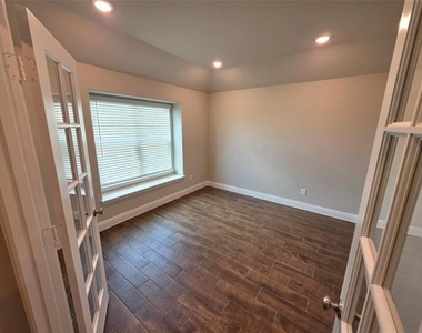 3204 Ferrero Lane - Photo Thumbnail 2