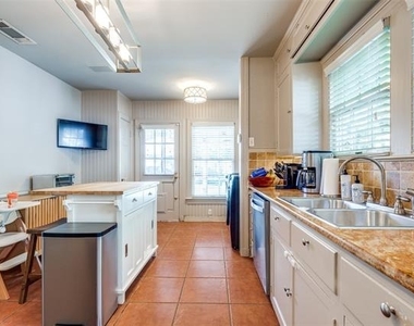 6006 Penrose Avenue - Photo Thumbnail 8