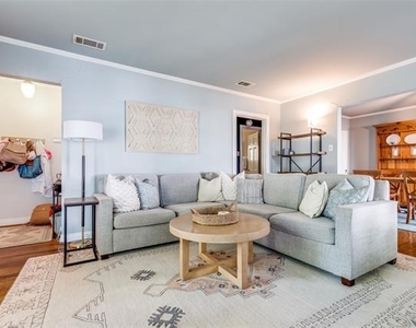 6006 Penrose Avenue - Photo Thumbnail 4