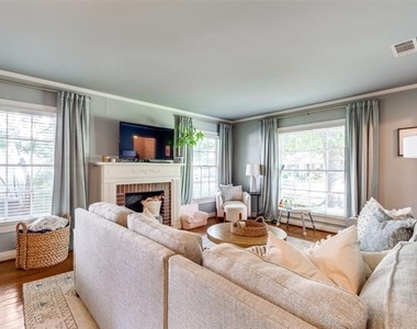 6006 Penrose Avenue - Photo Thumbnail 3