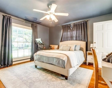 6006 Penrose Avenue - Photo Thumbnail 15