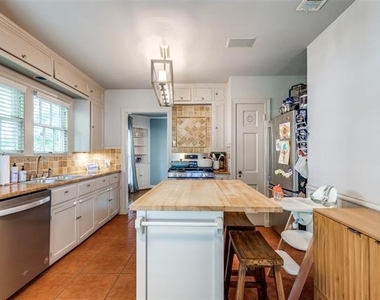 6006 Penrose Avenue - Photo Thumbnail 10