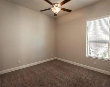 1409 Coleto Creek Trail - Photo Thumbnail 13