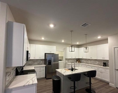 2414 Forest Hill Lane - Photo Thumbnail 4