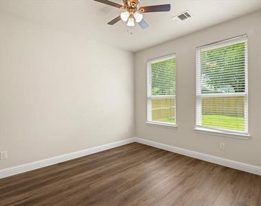2414 Forest Hill Lane - Photo Thumbnail 21