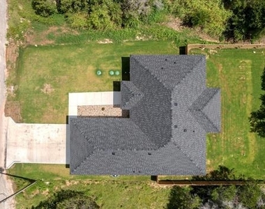 2414 Forest Hill Lane - Photo Thumbnail 32