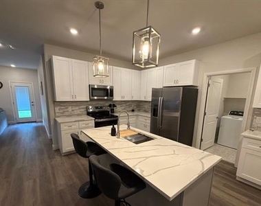 2414 Forest Hill Lane - Photo Thumbnail 6
