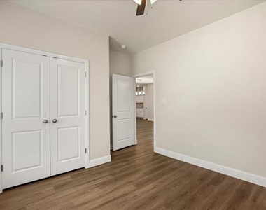 2414 Forest Hill Lane - Photo Thumbnail 23
